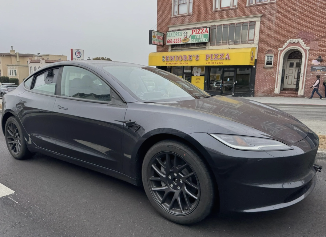 特斯拉Robotaxi发布在即 Model 3测试车曝光：全身布满摄像头