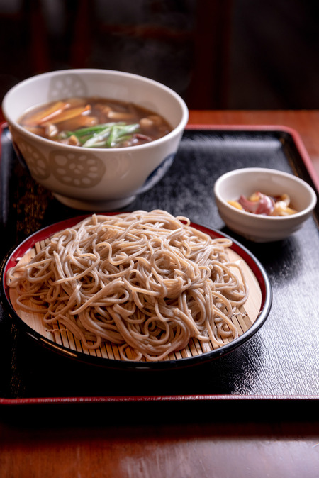 うどん「安いです。うまいです。腹持ちいいです」ラーメン「うまいです。いろんな味があります。楽しいです」