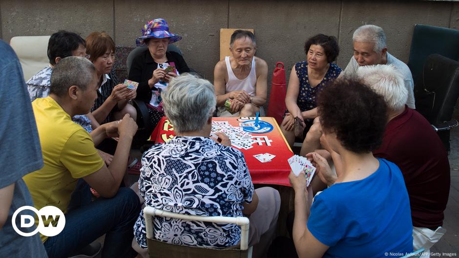 中国人大审议提高法定退休年龄案