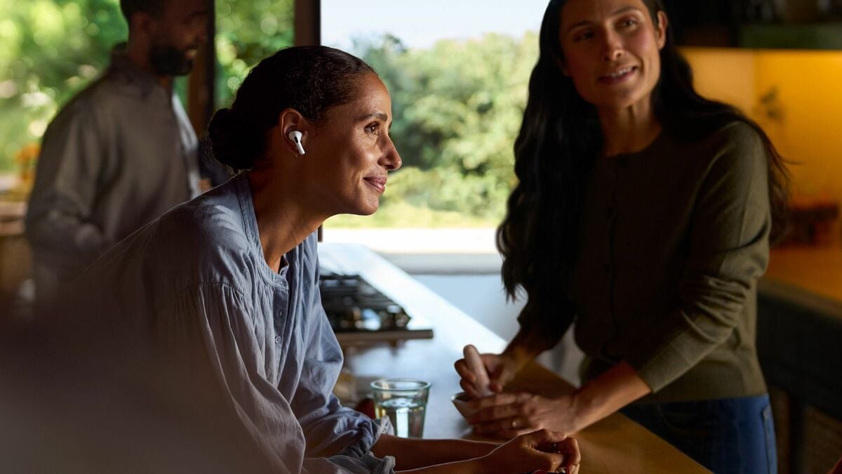 補聴器と何が違う？｢AirPods｣聴覚サポートの特質 アップルが示した革新的アプローチを徹底解説 | インターネット | 東洋経済オンライン