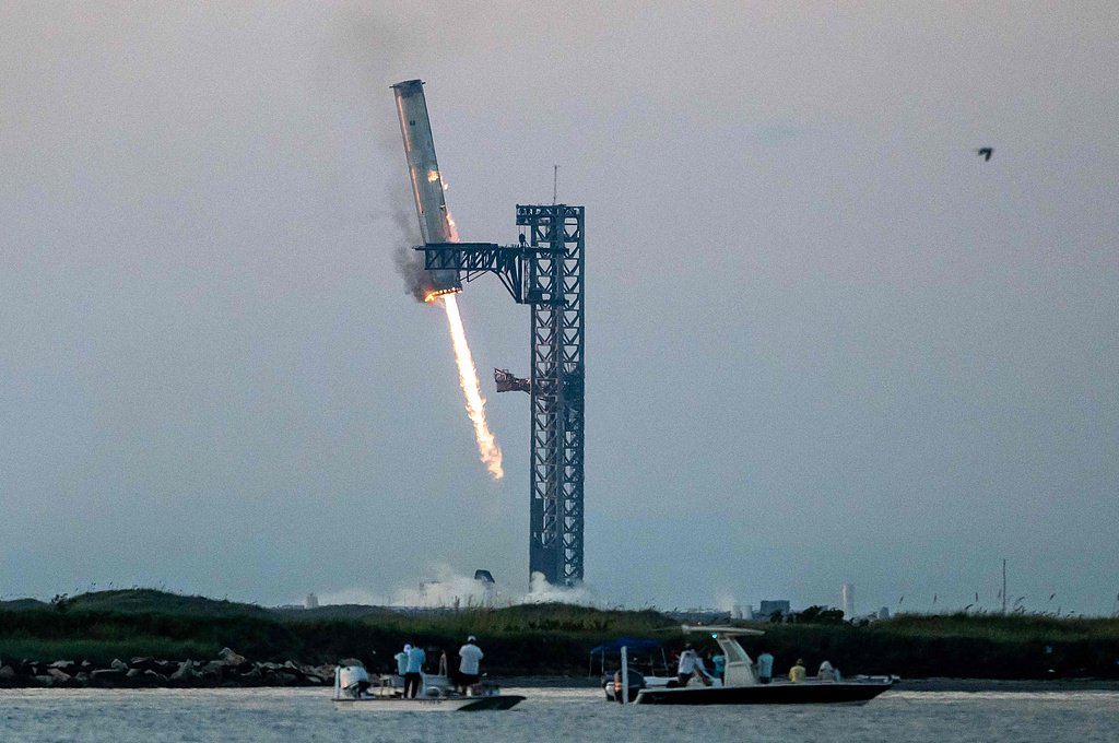 SpaceX星舰试飞大获全胜 或成美国大选关键一票