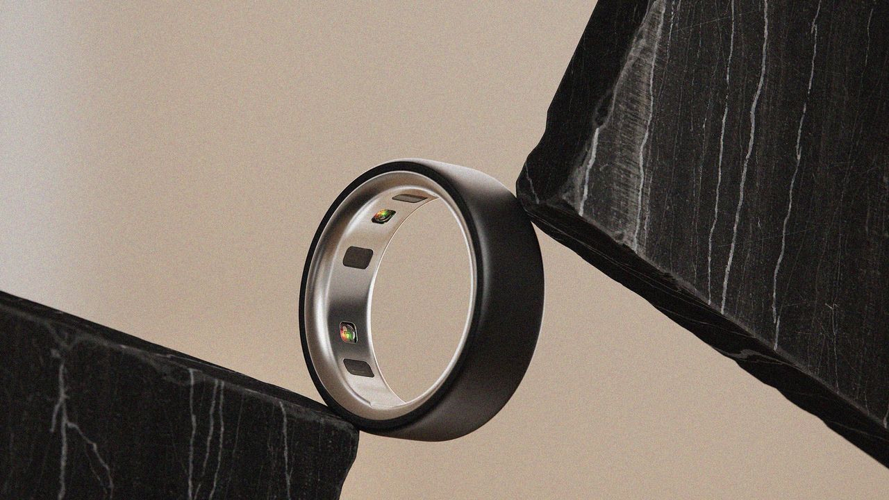 スマートリング「Oura Ring 4」の新モデルはより薄く、高性能になった