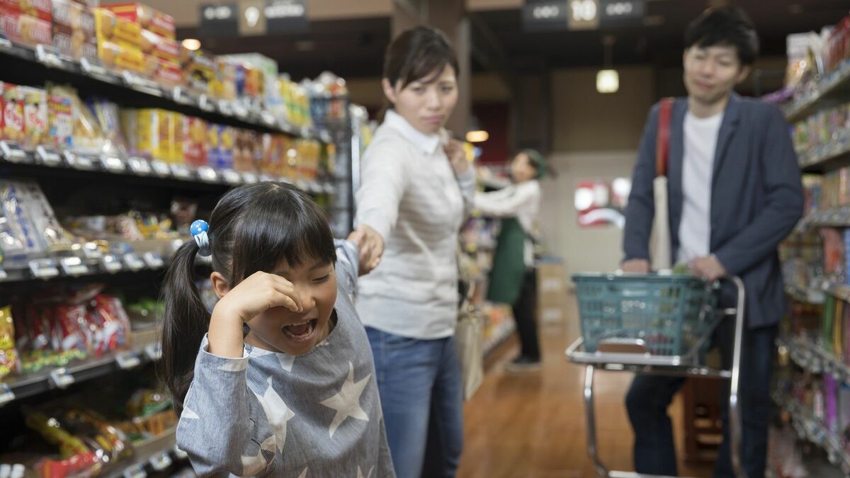 "泣き叫ぶ､騒ぐ子ども"には｢叱りつける｣べきか 本当に"効き目"がある｢声かけ｣の正解は？ | リーダーシップ・教養・資格・スキル | 東洋経済オンライン