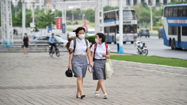 朝鲜20女高中生大玩“禁忌游戏” 竟遭羞辱式公开处刑(图)