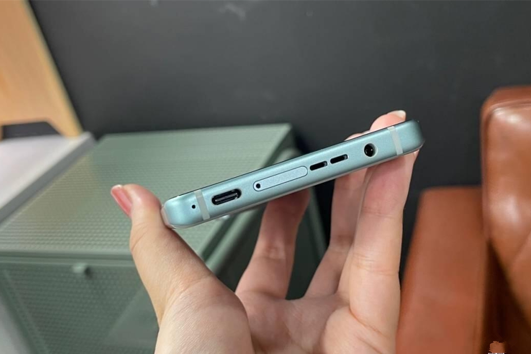 OPPO Find N5 折叠屏手机确认将推出白色款